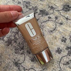 ❤️ SOLD ❤️Clinique: Even Better Refresh Foundation
